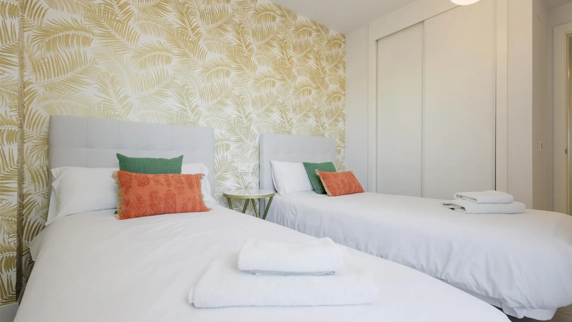 Luxurious 2 Bedroom Apartment Close To The Beach In Estepona