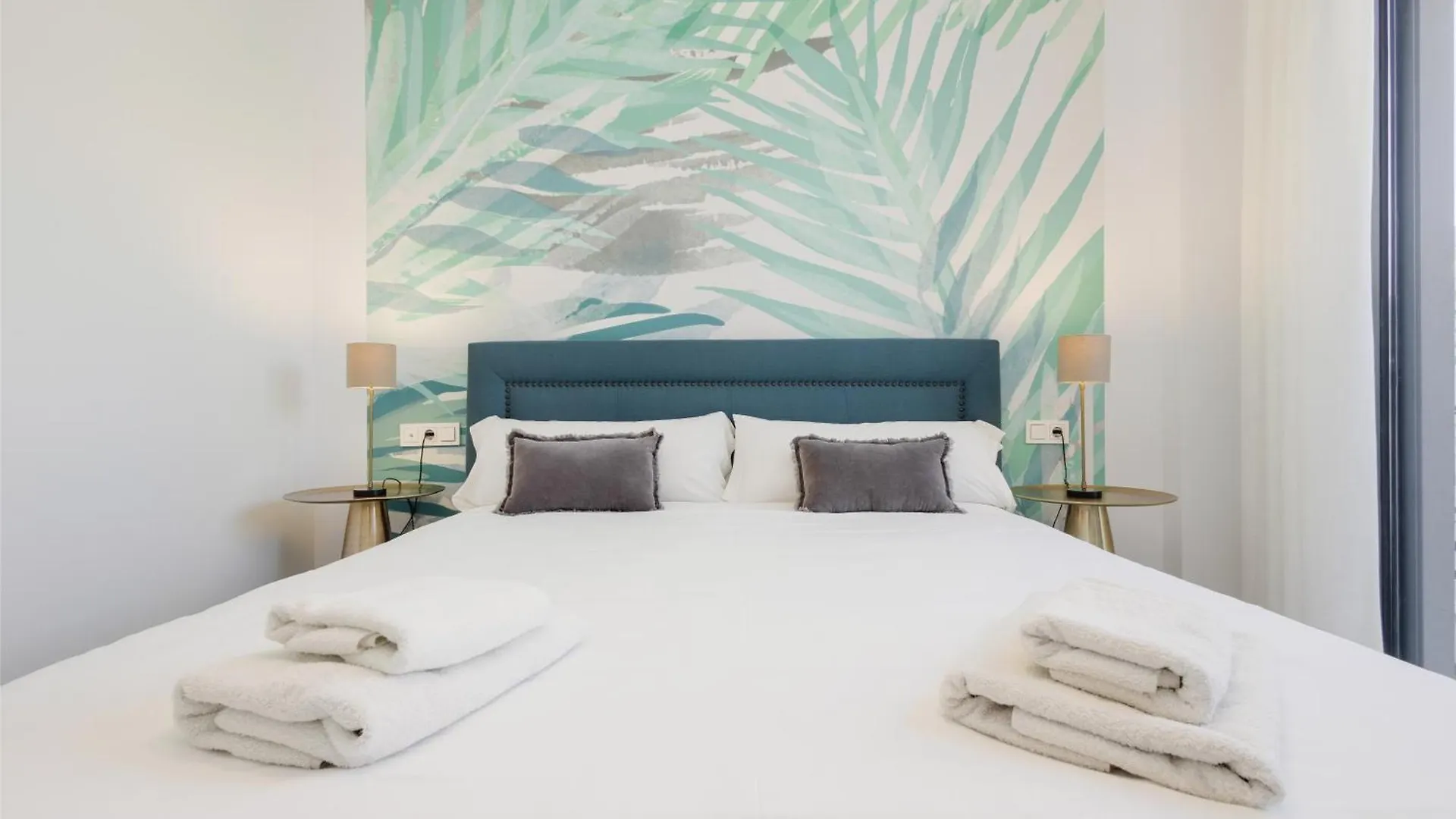 Luxurious 2 Bedroom Apartment Close To The Beach In Estepona