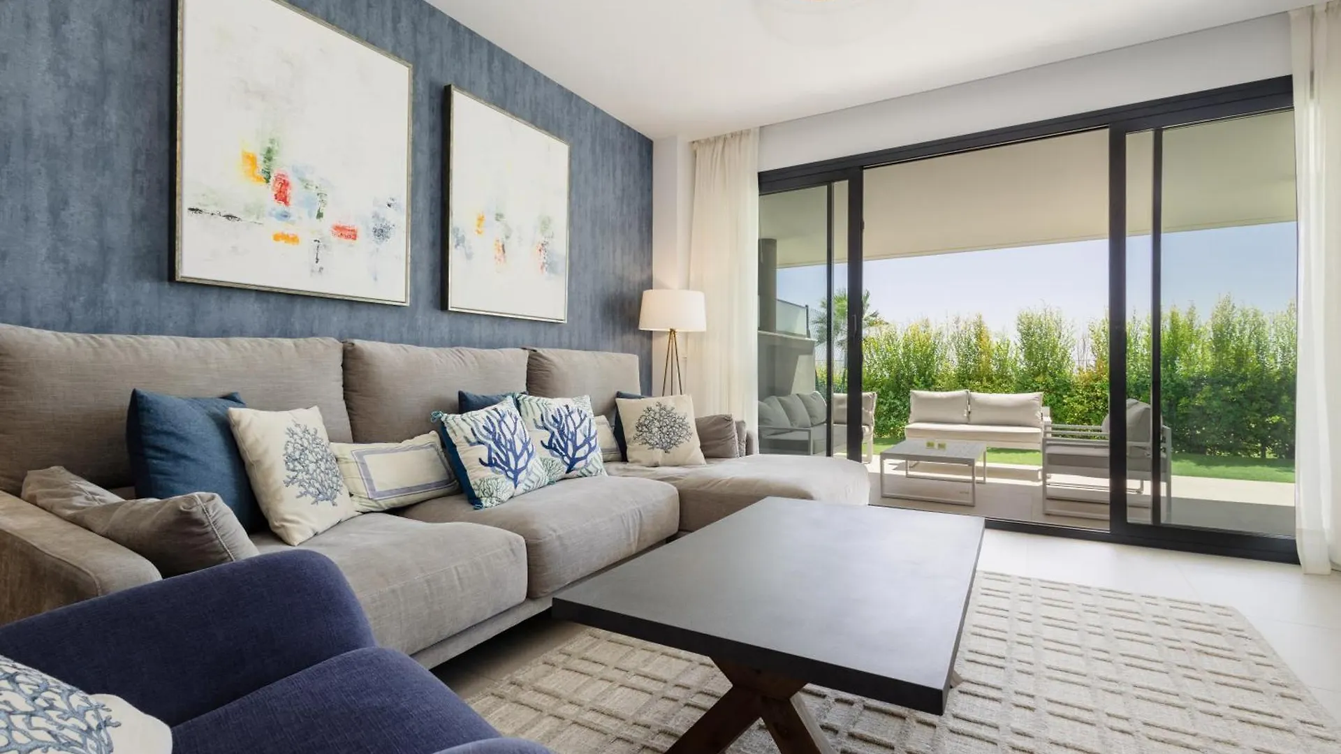 Luxurious 2 Bedroom Apartment Close To The Beach In Estepona