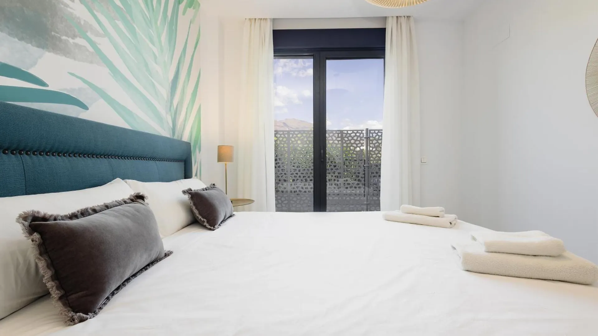 Luxurious 2 Bedroom Apartment Close To The Beach In Estepona