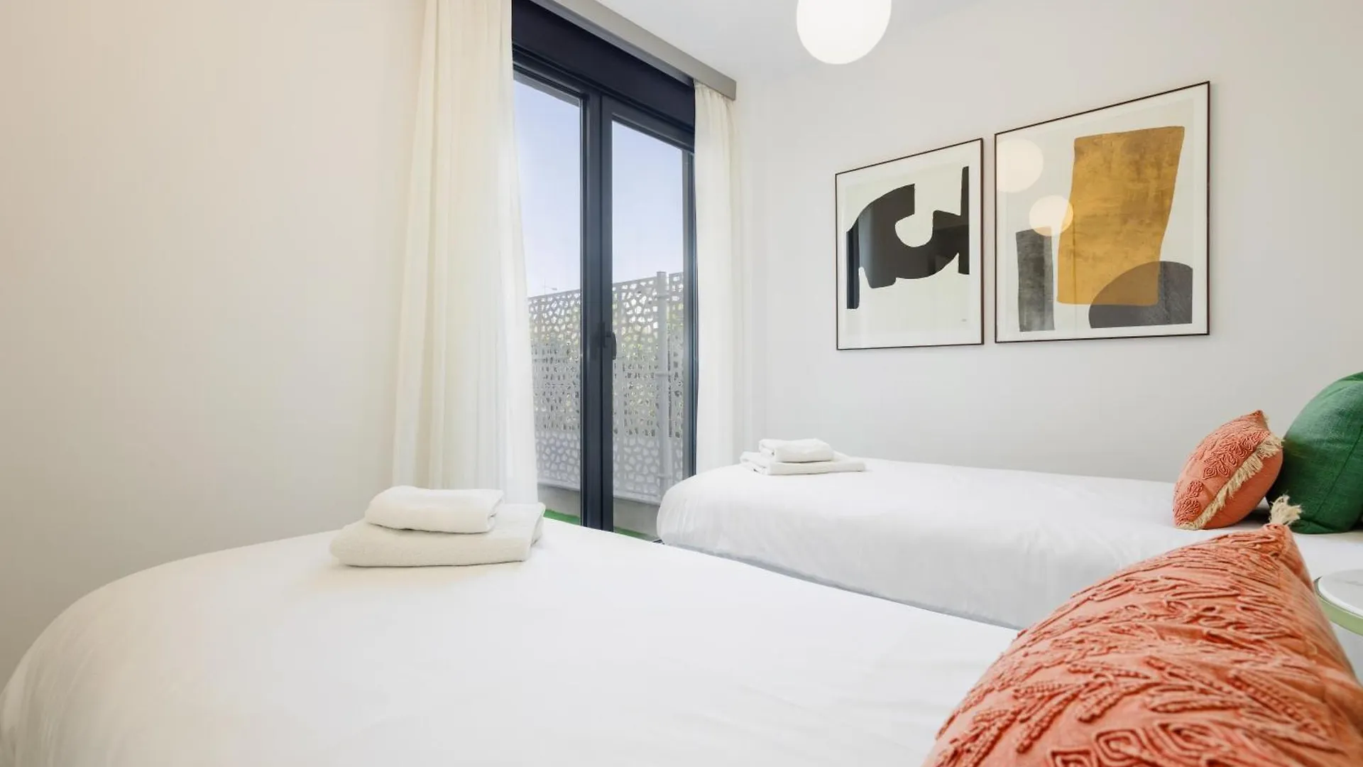 Luxurious 2 Bedroom Apartment Close To The Beach In Estepona